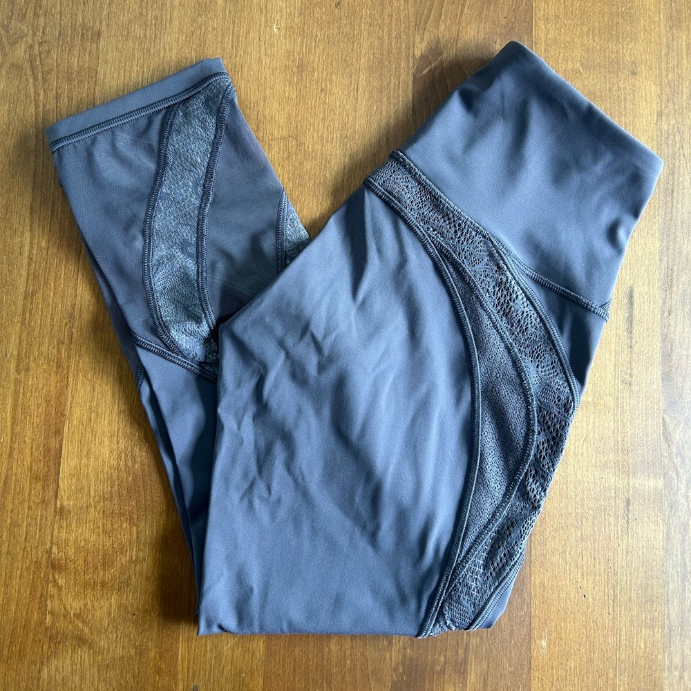 Lululemon - Cropped Leggings